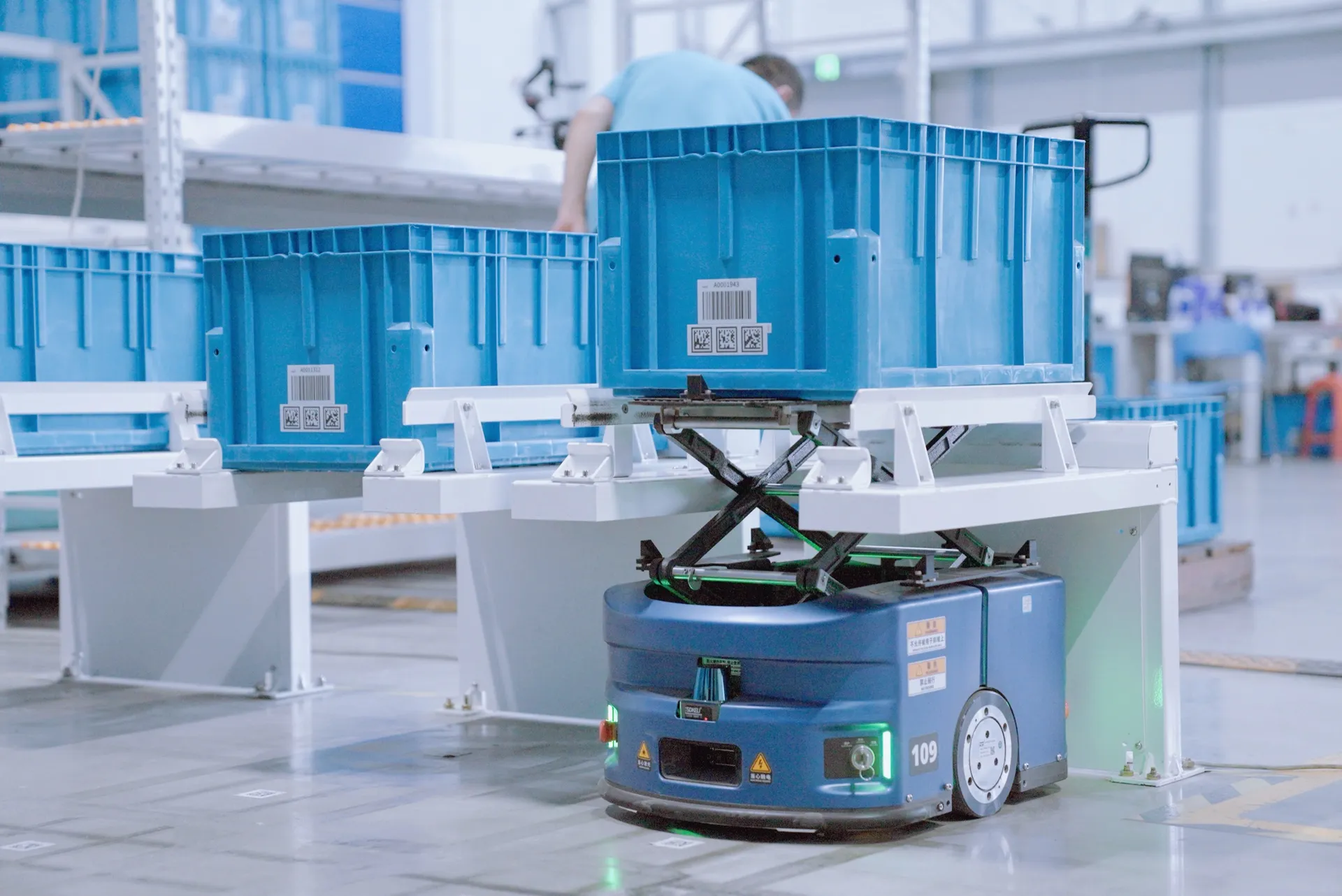 AGV in ASRS warehouse